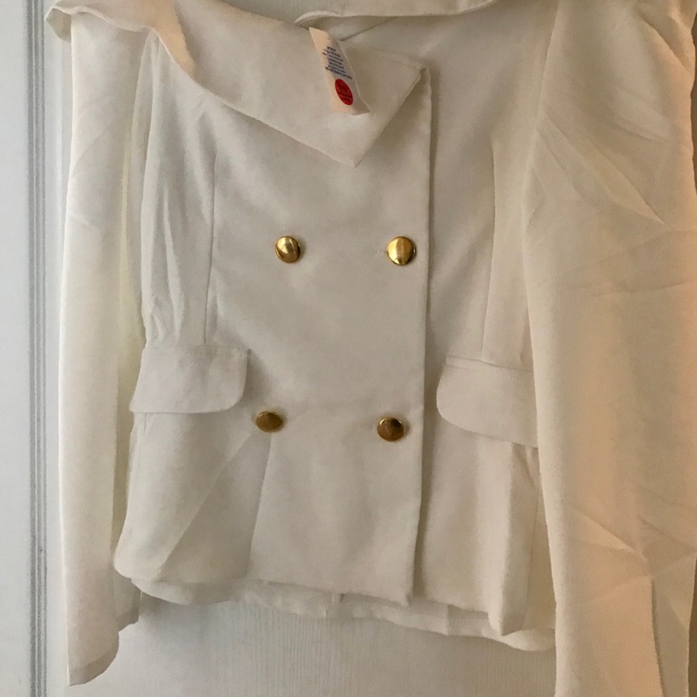 Sold-Beautiful off white off shoulder blazer